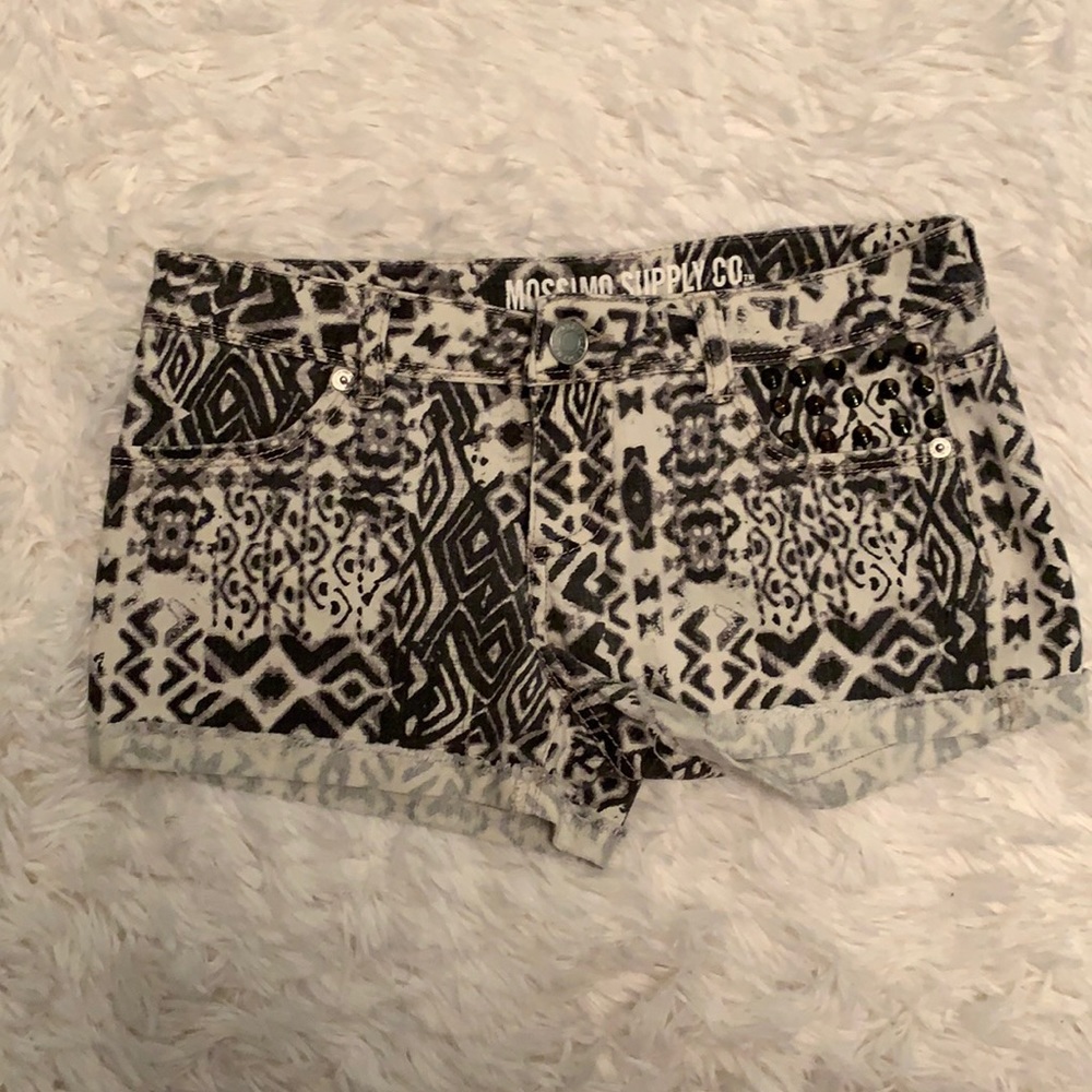 Mossimo supply co shorts with studs size 5 fit 6